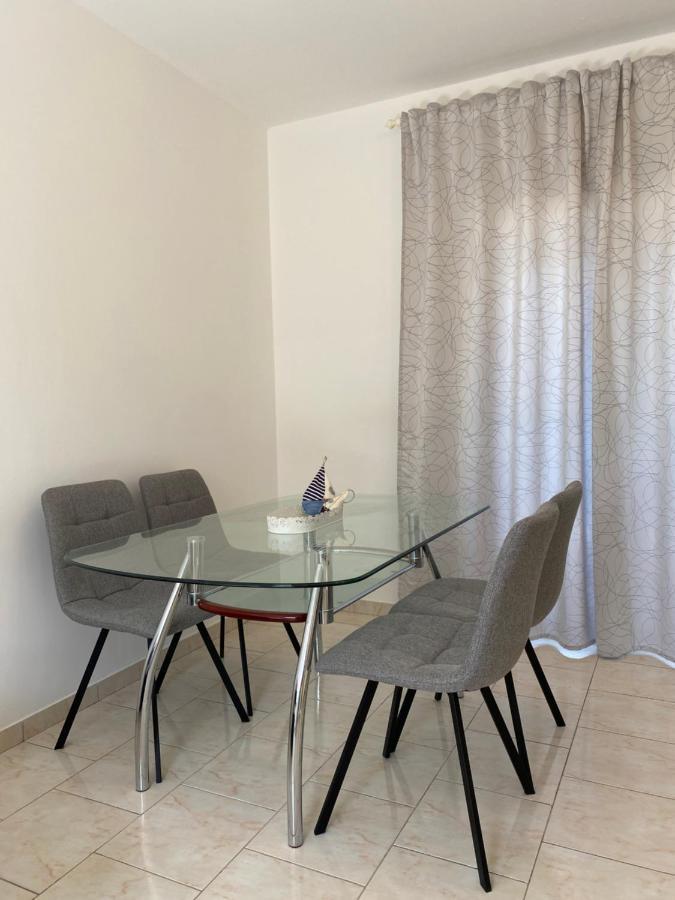 Apartments Mikecin Novigrad  Екстериор снимка