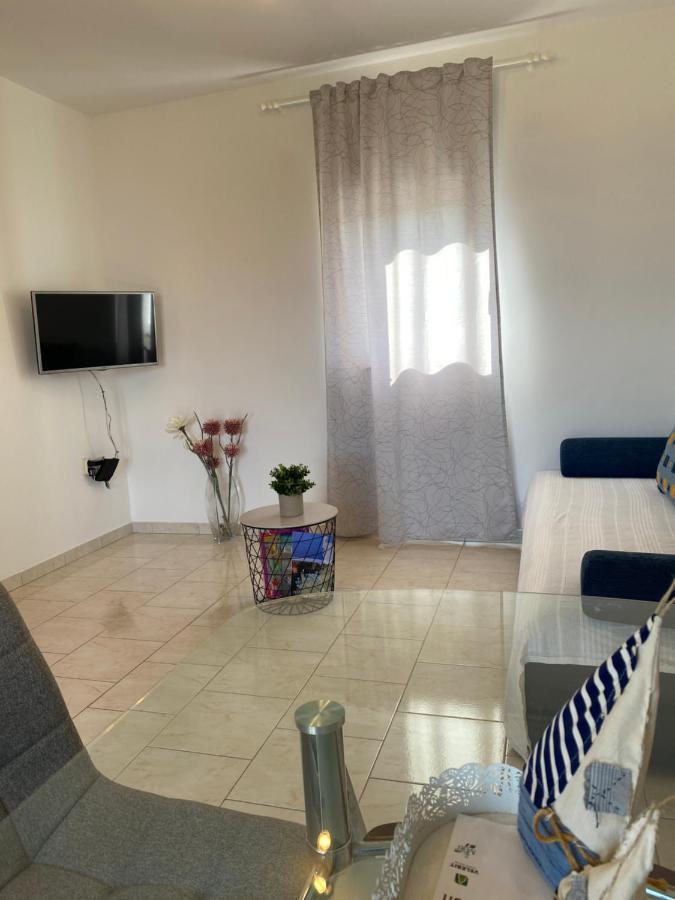 Apartments Mikecin Novigrad  Екстериор снимка