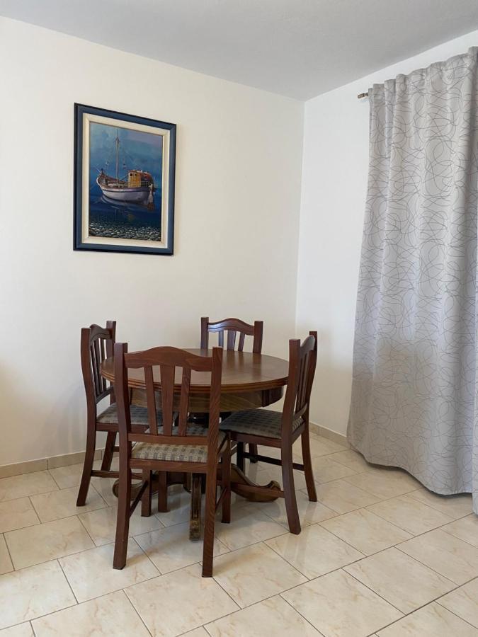 Apartments Mikecin Novigrad  Екстериор снимка